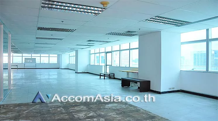  1  Office Space For Rent in Silom ,Bangkok BTS Surasak at Vorawat Building AA12785